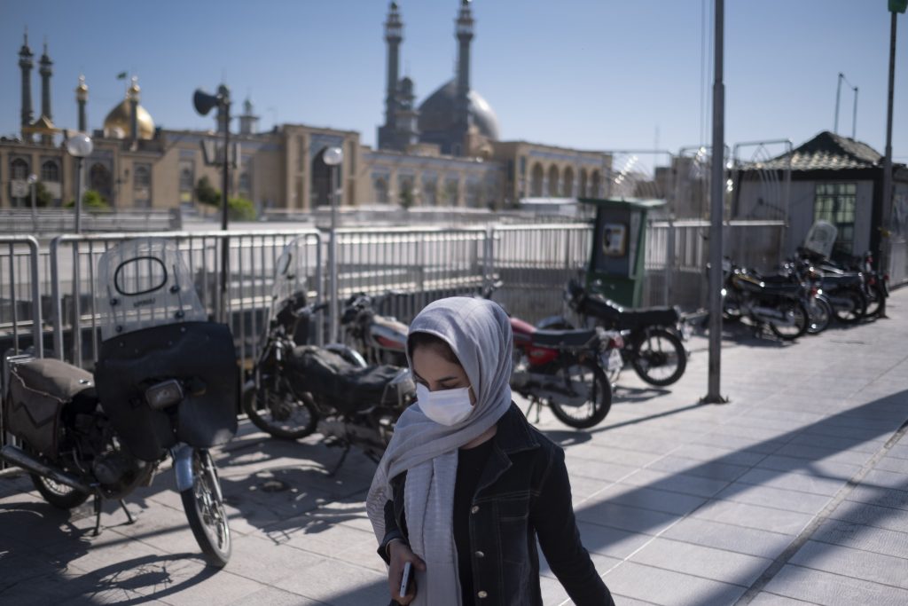 Un’istantanea di Qom, la quale attrae pellegrini e studenti di teologia da ogni dove (Shutterstock)