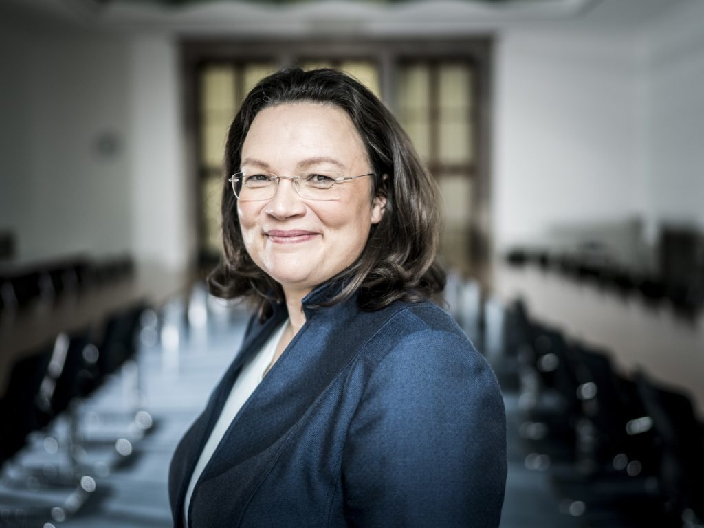 Con 18 anni di ritardo rispetto ai cristianodemocratici di Angela Merkel, i socialdemocratici ora hanno anche loro una donna a guidarli (Keystone)