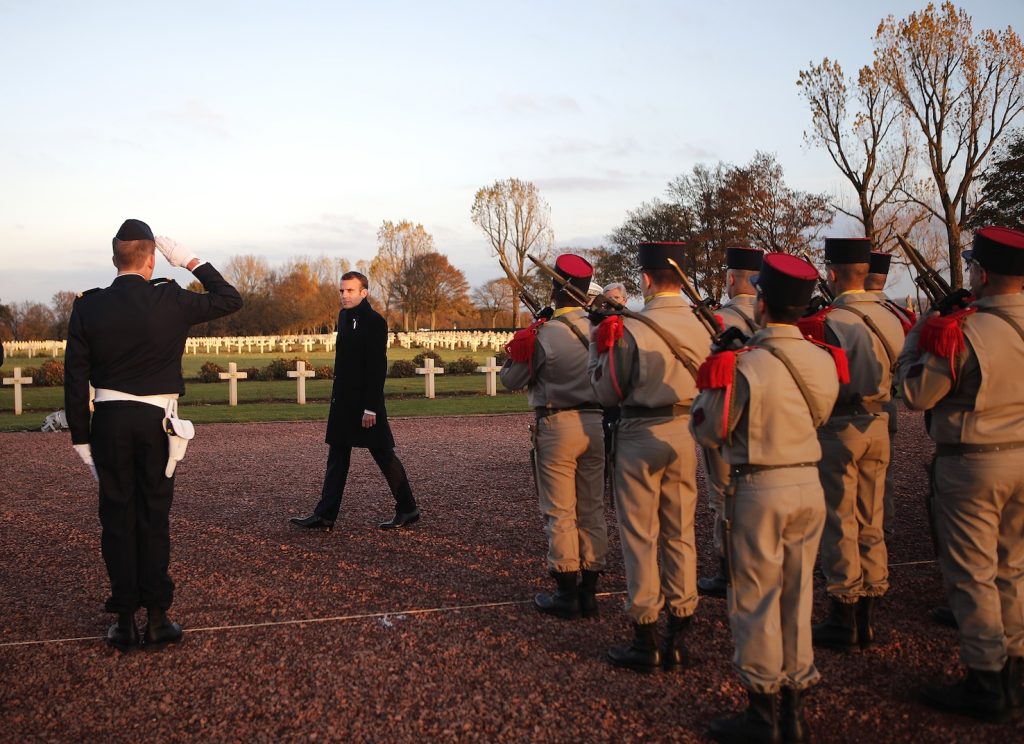 Emmanuel Macron ha ospitato a Parigi più di ottanta leader internazionali per commemorare l’armistizio di Compiègne (AFP)