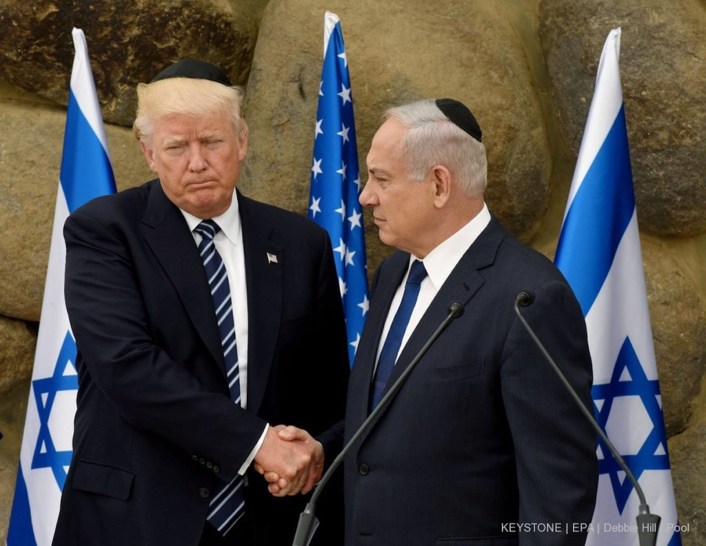 Donald Trump e il premier israeliano Netanyahu al museo dell’Olocausto di Gerusalemme nel maggio scorso (Keystone)