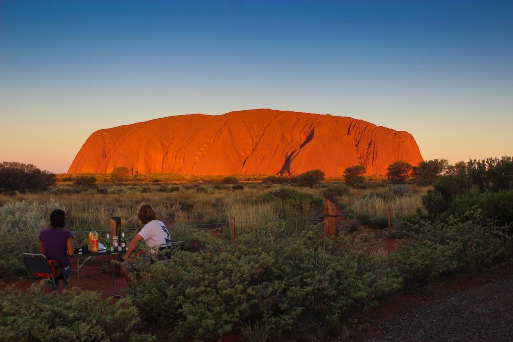 Uno dei momenti in cui è più bello osservare Uluru è al tramonto o all’alba (Sharyn Carr)