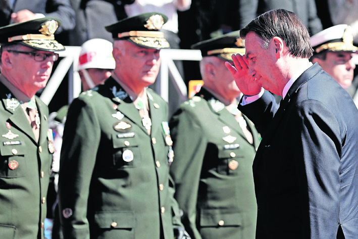 Bolsonaro in occasione di una parata militare a San Paolo nell’aprile scorso (AFP)