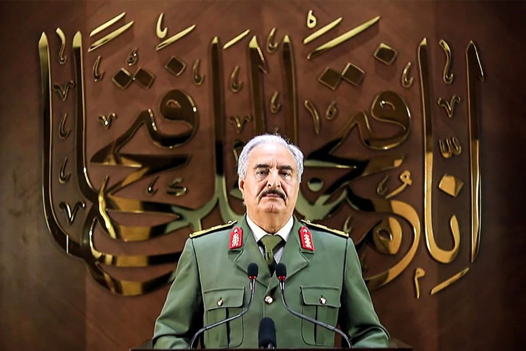 Il 27 aprile il generale libico Khalifa Haftar in televisione ha dichiarato che accetta il mandato del popolo (AFP)