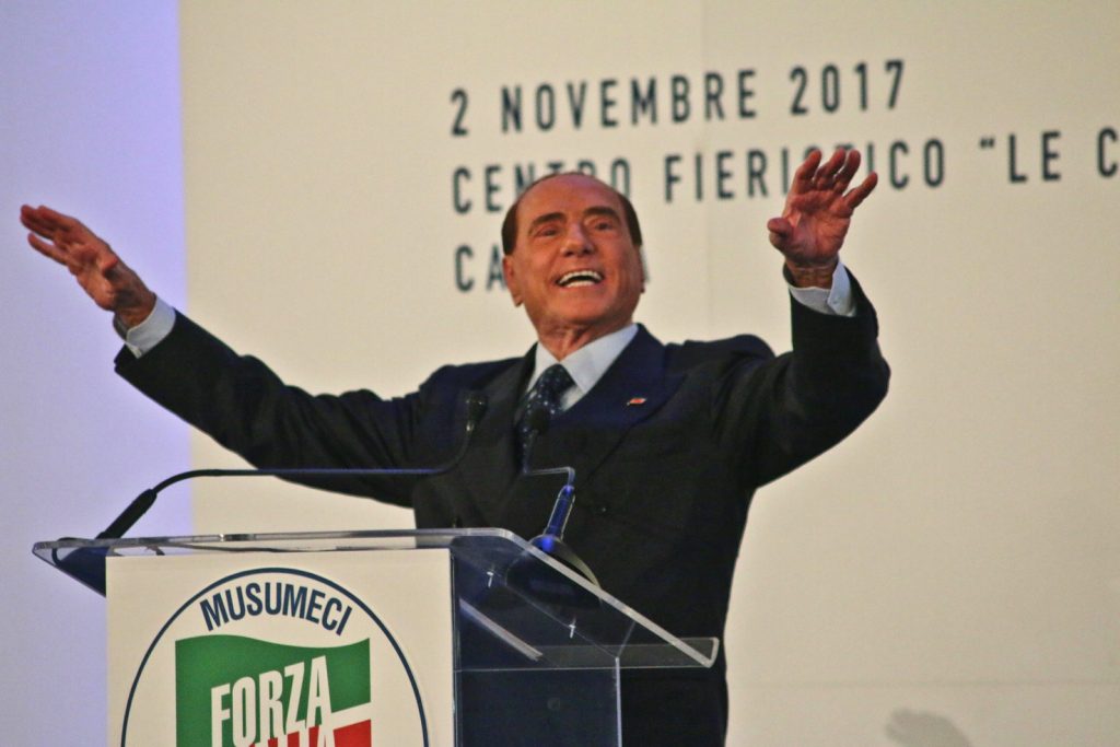 Silvio Berlusconi alle Ciminiere di Catania durante la campagna elettorale (AFP)