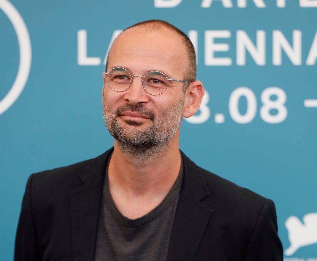 Il regista rumeno Alexander Nanau (Shutterstock)