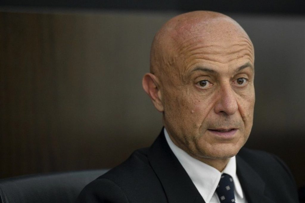 Marco Minniti, per ora l’unico che ha dimostrato di avere una strategia per disinnescare la bomba immigrazione
