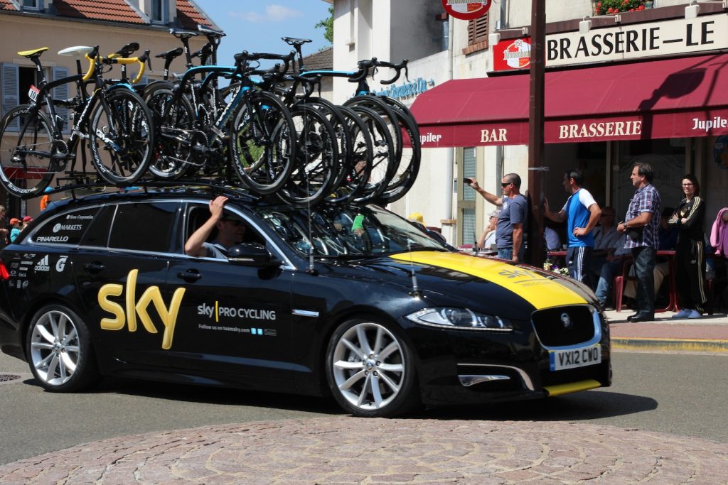 Il noto marchio Sky ha consegnato il testimone da sponsor alla Ineos, ritirandosi dal ciclismo (Lionel Allorge)