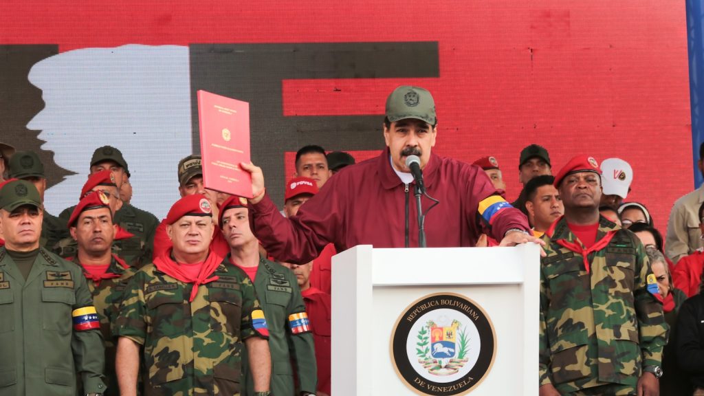 Nicolas Maduros, insieme a tutta la dirigenza del PSUV e alle Forze Armate, ricorda il tentativo di colpo di Stato fallito guidato da Chavez nel 1992 (AFP)