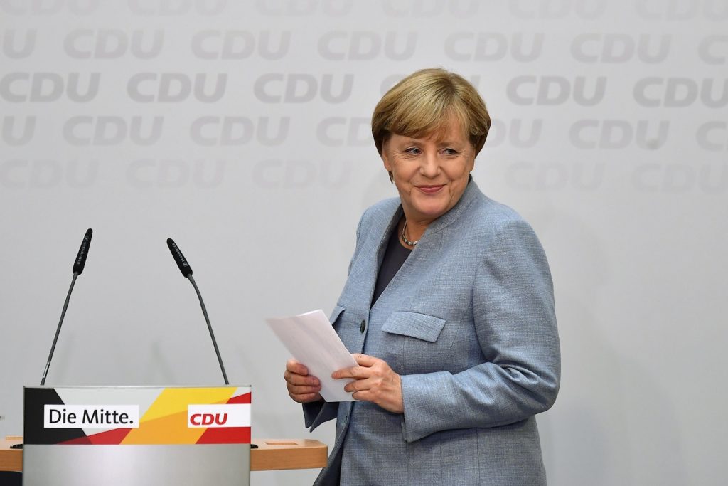 Il partito di Angela Merkel, la Cdu, ha preso meno voti del previsto, ma resta comunque la formazione politica più forte della Germania (AFP)