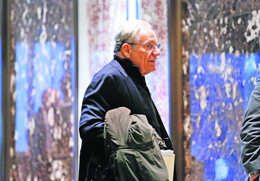 Bod Woodward nel gennaio 2017 prima di incontrare Donald Trump a New York (AFP)