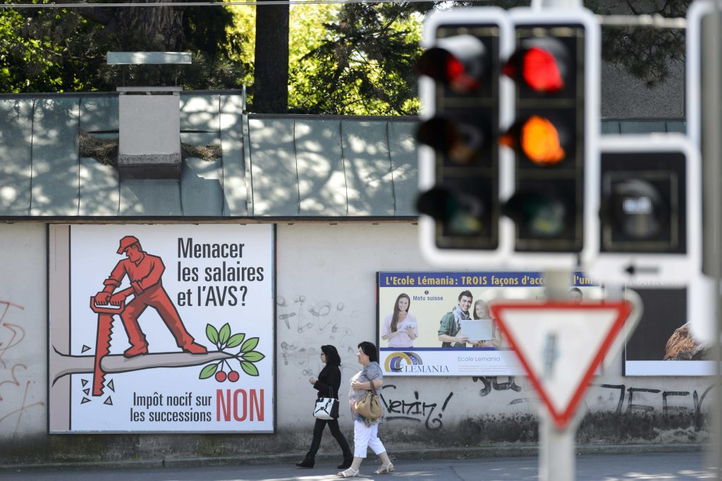 Toni accesi e slogan forti, durante la campagna per la votazione federale del 27 maggio 2015 (Keystone)