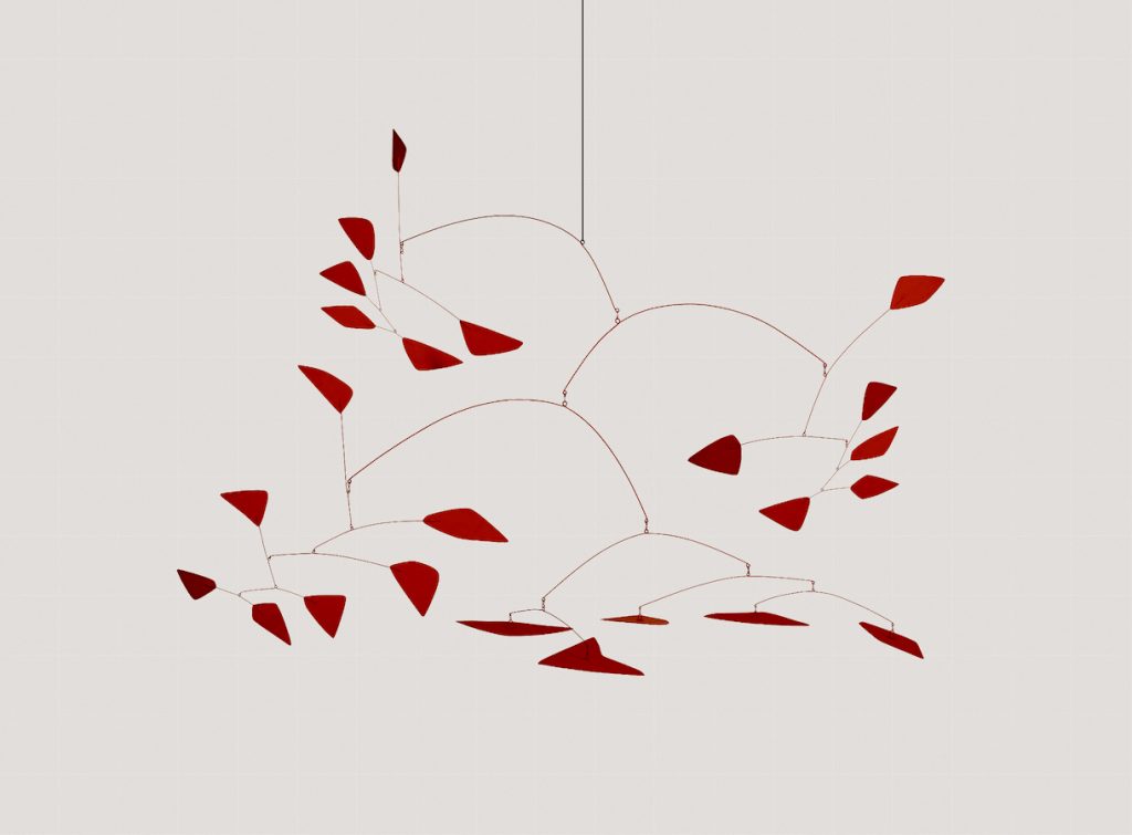 Alexander Calder, Quatre systèmes rouges, 1960 Louisiana Museum of Modern Art, Humlebæk, Denmark. (Louisiana Museum of Modern Art / Poul Buchard / Brøndum & Co  © 2024 Calder Foundation, New York / Artists Rights Society, New York) 
