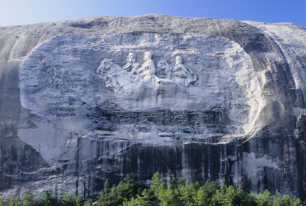 L’enorme bassorilievo (Shutterstock)