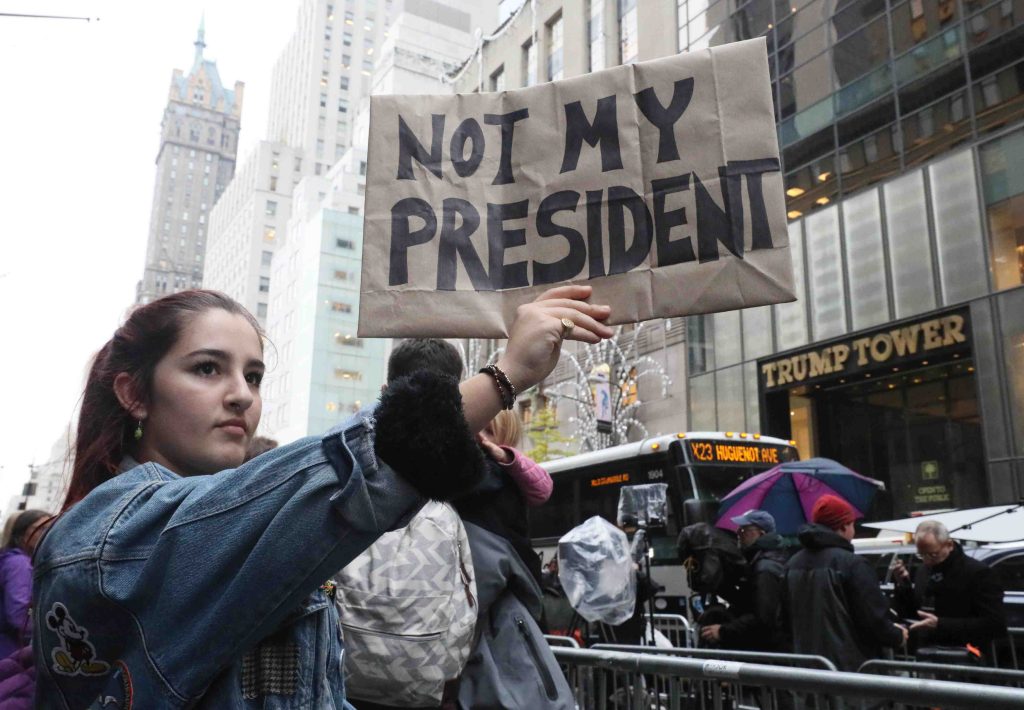 Le manifestazioni anti-Trump all’indomani della sua elezione: si ripeteranno il 21 gennaio (AFP)