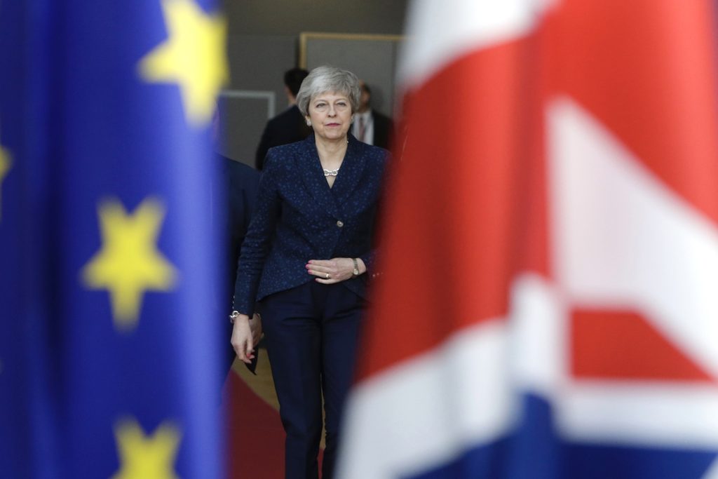 La premier Theresa May: ancora una volta la sua posizione è in bilico, con nuovi appelli alle dimissioni (AFP)