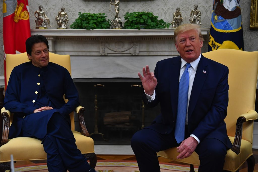 Il premier pakistano Imran Khan con Donald Trump alla Casa Bianca (AFP)