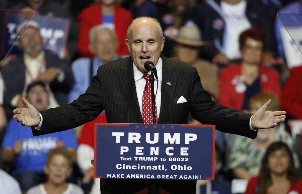 L’ex sindaco di New York Rudolph Giuliani potrebbe conquistare la poltrona di segretario di Stato che fu l’ultimo incarico di Hillary Clinton (AFP)