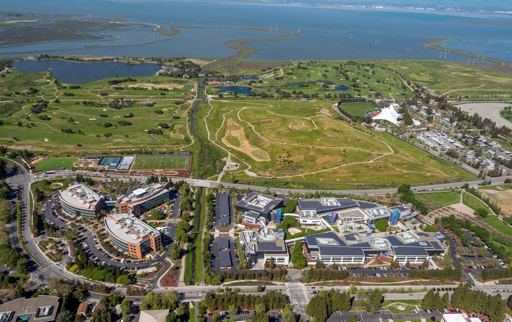 Il quartier generale di Google; nel 2018 l’azienda ha avuto un utile di 137 miliardi di dollari (Marka)