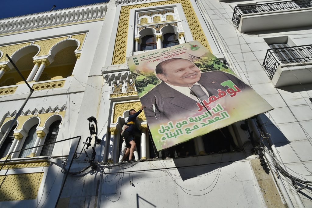 Manifestazione anti-Bouteflika ad Algeri (AFP)