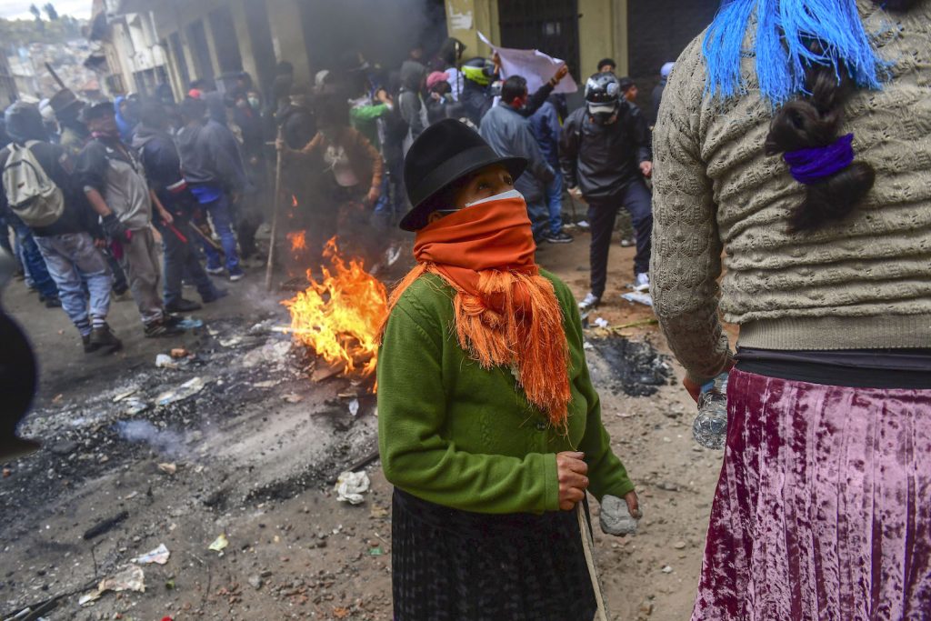 La protesta continuerà finché il pacchetto di misure economiche non sarà revocato (AFP)