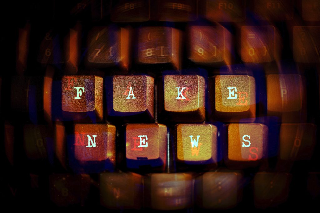 Sia Facebook che Google stanno valutando la questione delle infiltrazioni esterne (Keystone)