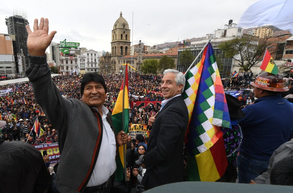 Evo Morales con il suo vice Alvaro Garcia Linera (AFP)