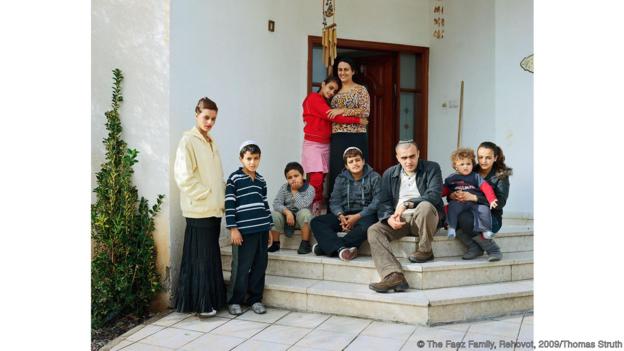 The Faez Family, Rehovot, 2009, foto di Thomas Struth. (Thomas Struth)