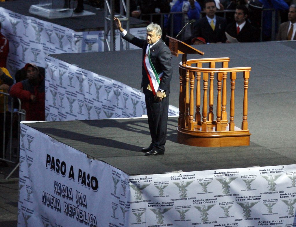 Obrador leader del partito storico di sinistra Morena, grande vincitore nelle elezioni del 2 giugno (Keystone)