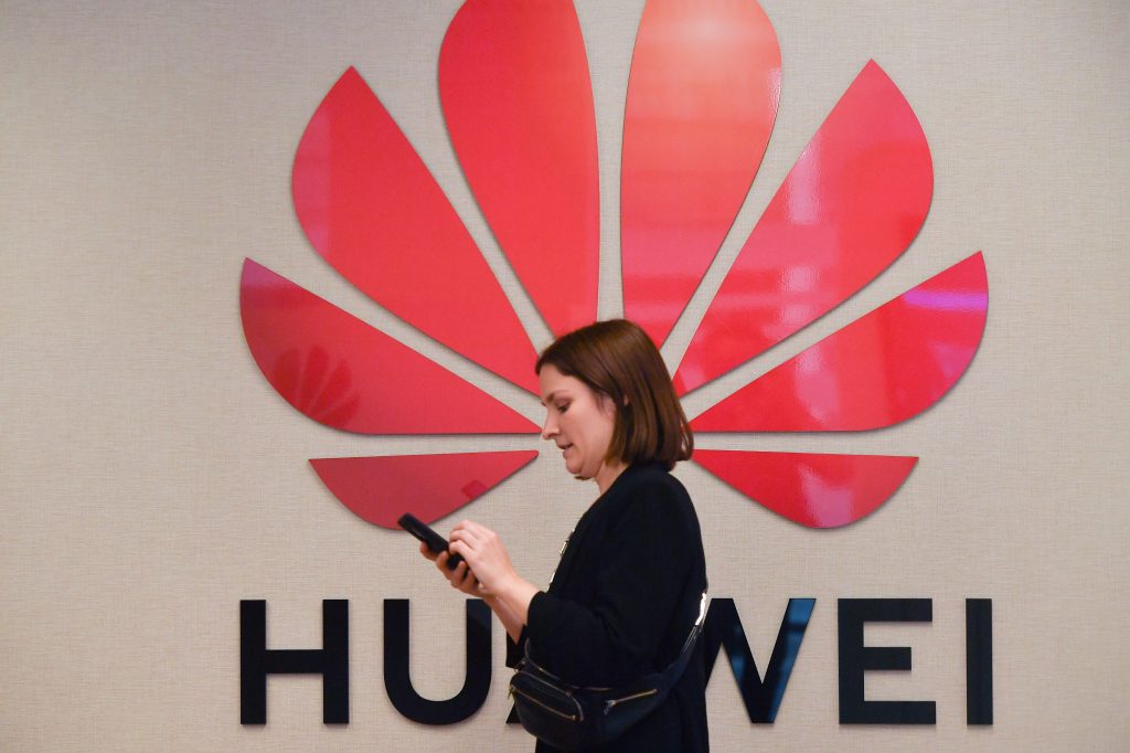 Dopo l’ordine esecutivo di Trump, Google ha dovuto interrompere i rapporti con Huawei (AFP)