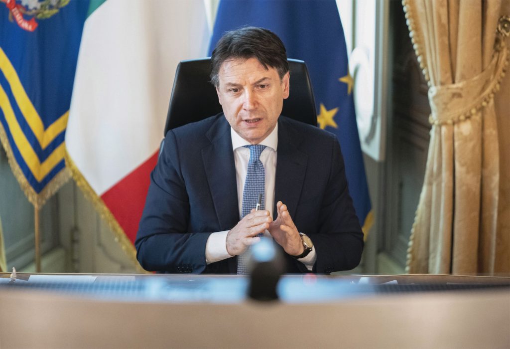 Giuseppe Conte mentre annuncia uno dei suoi numerosi decreti (AFP)