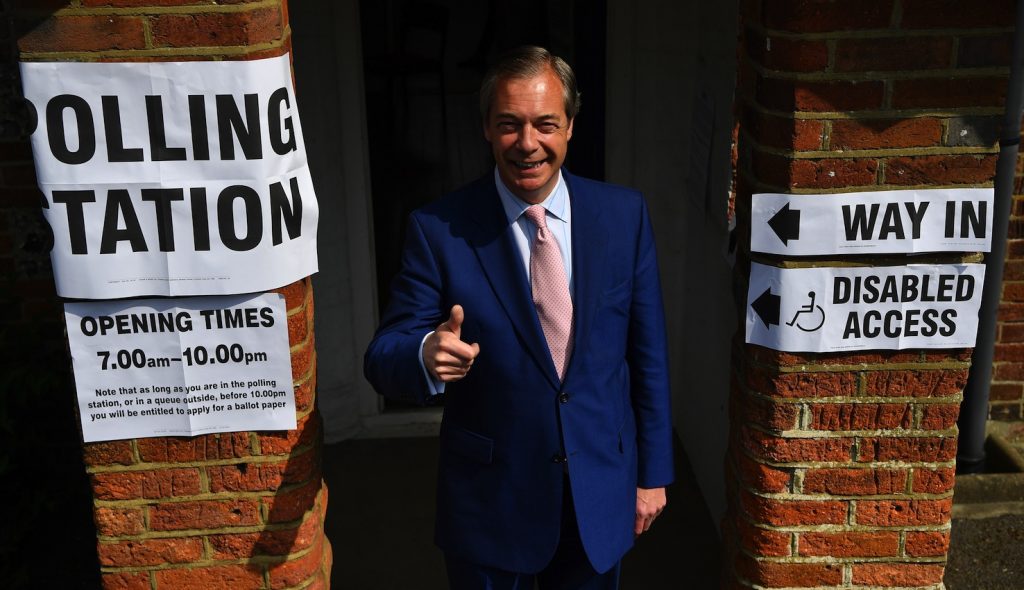 Nigel Farage trionfante (AFP)