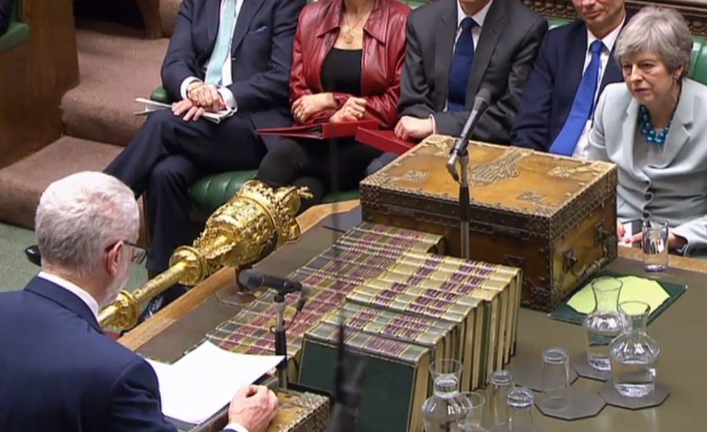 James Corbyn e Theresa May cercano di trovare una soluzione consensuale al pantano della Brexit (AFP)