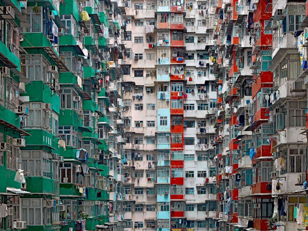 Michael Wolf, Architecture of Density: Hong Kong, 2003-2014 (biennaleimmagine.ch)