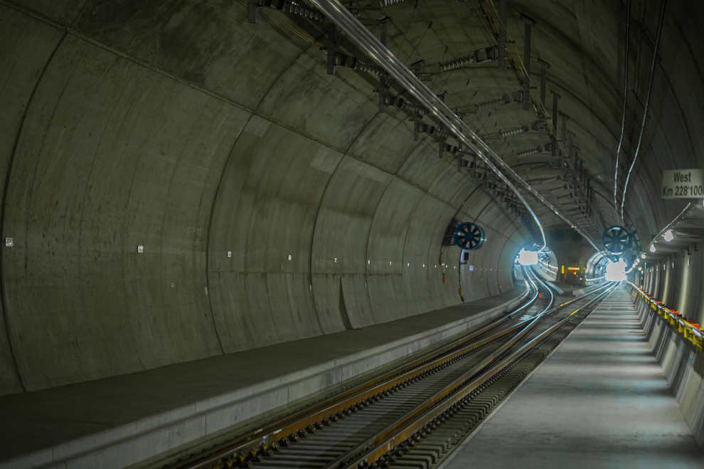 Il tunnel del Ceneri; le nuove infrastrutture ferroviarie sono una delle risorse per il futuro (TiPress)