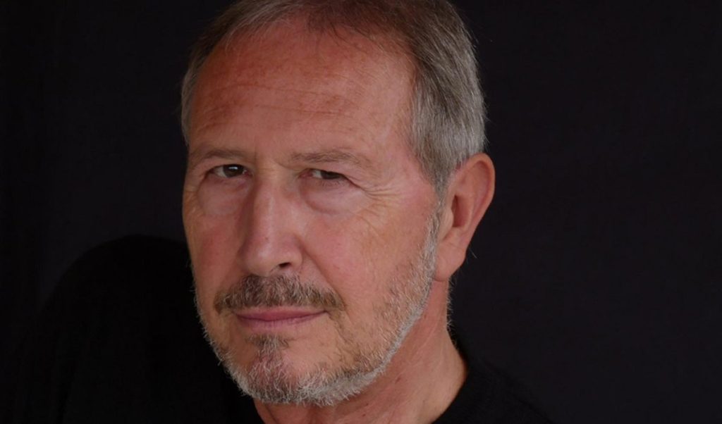 Nato a Milano nel 1941, da anni è colonna portante delle nostre scene