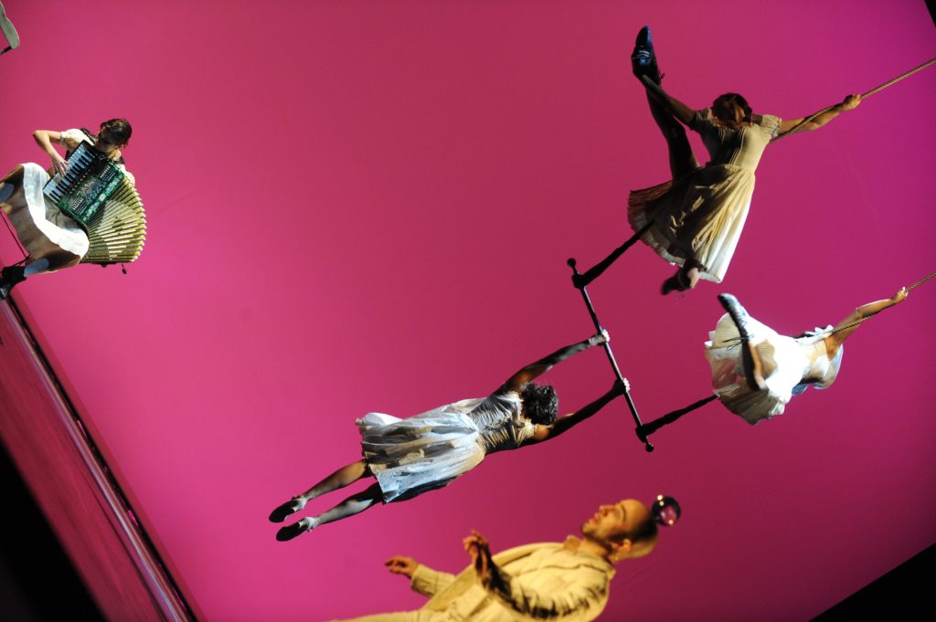 Una suggestiva scena dello spettacolo «Donka» (Keystone)