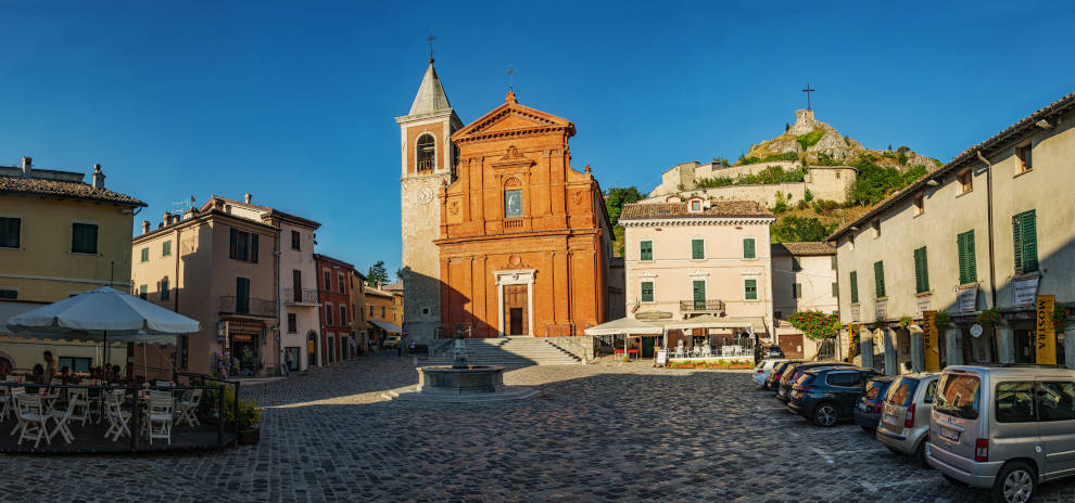 La piazza di Pennabilli (Franco Cattaneo)