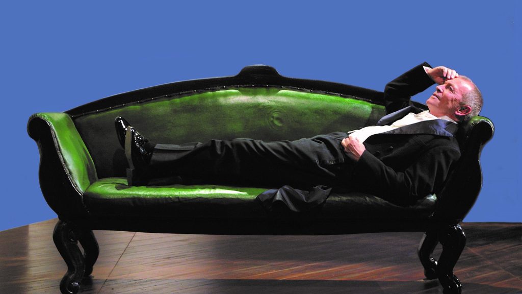 Umberto Orsini in un momento della pièce (piccoloteatro.org)