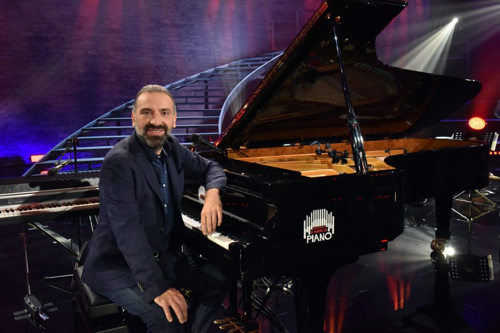 Bollani è protagonista della fortunata trasmissione Via dei Matti Numero 0 (Shutterstock)