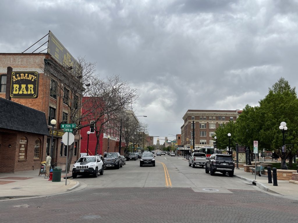 Uno scorcio della storica città western di Cheyenne, l’incrocio tra Capitol Avenue e la 15esima