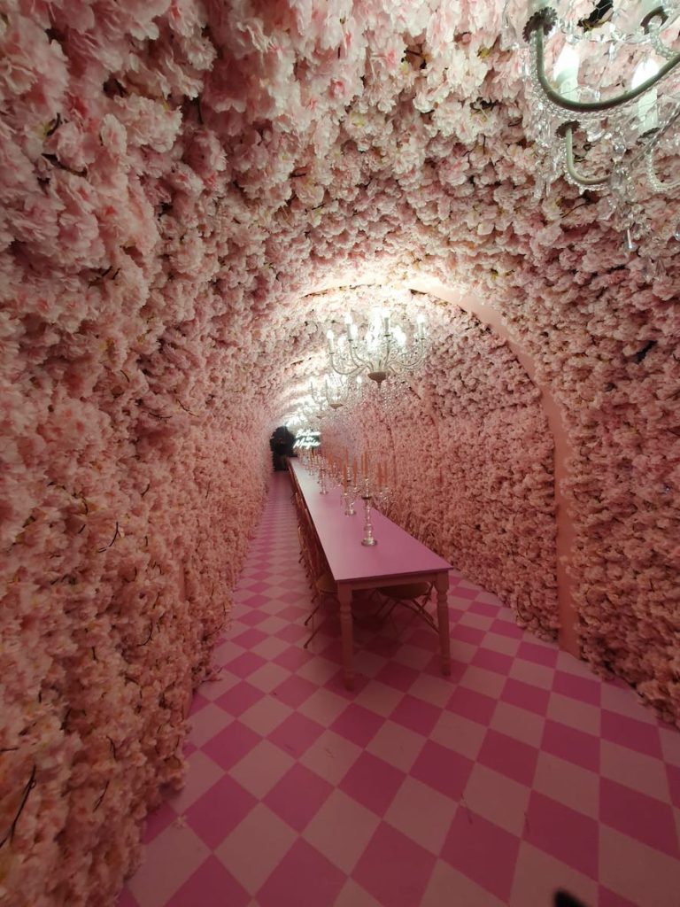 Una sala interna del Museum of Dreamers