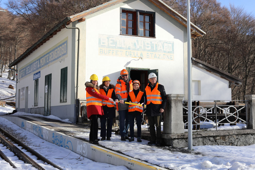 Da sin.: Arch. Désirée Rusconi, Arch. Michela Pagani (GPT architetti), Massimo Bosisio (Capo Esercizio della FMG), Monica Besomi, Ing. Luigi Brenni.