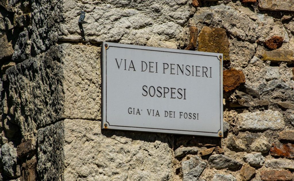 La via di Pennabilli in cui si trova il museo di Tonino Guerra (Franco Cattaneo)