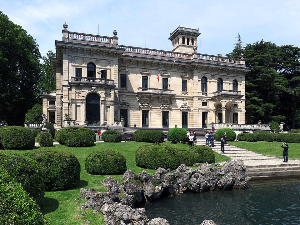 Villa Erba a Cernobbio (Wikipedia)
