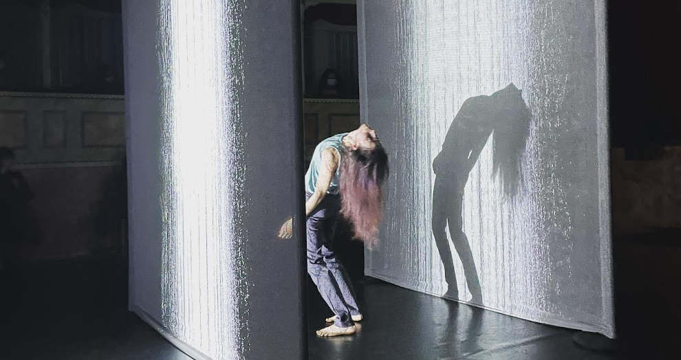 Alessia Della Casa, al centro dell’originale scenografia