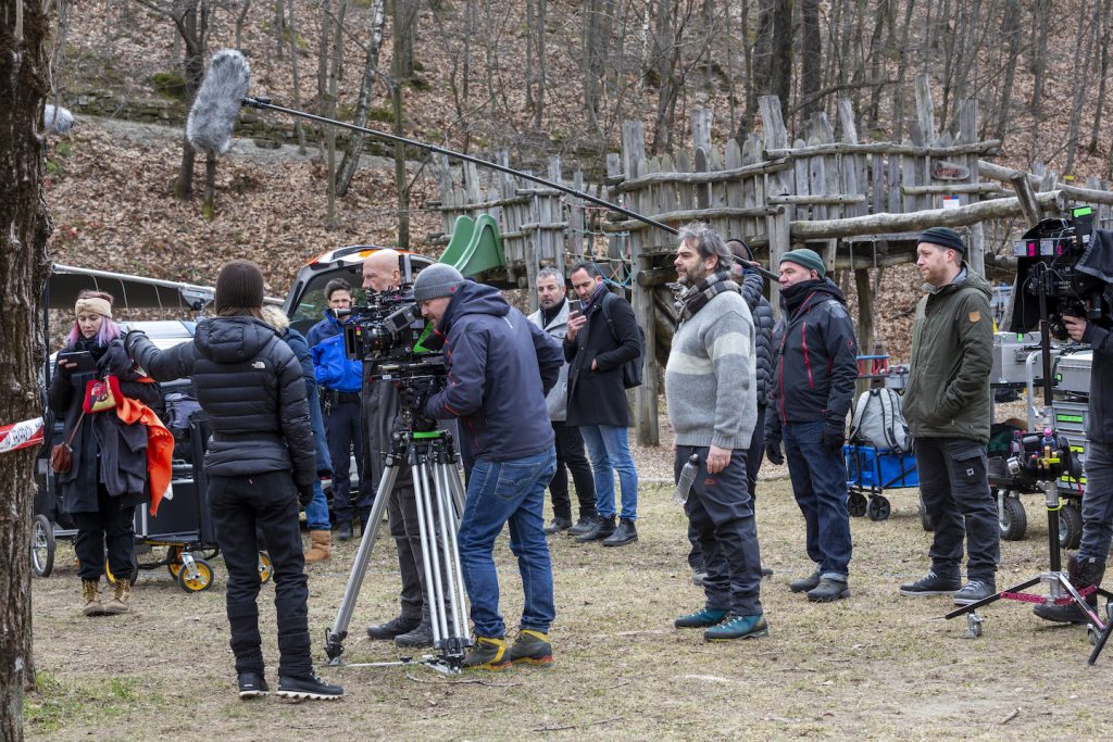 La troupe sul set per le riprese di Alter ego. (© Simone Mengani, Amka Films)