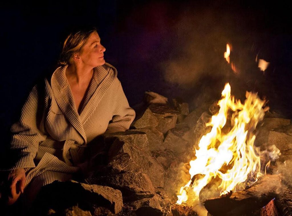 Anne Murto durante un rito di benessere