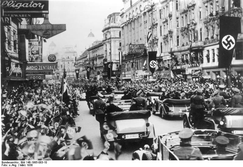 1938, sfilata di gerarchi nazisti a Vienna in seguito all'Anschluss (Wikipedia)