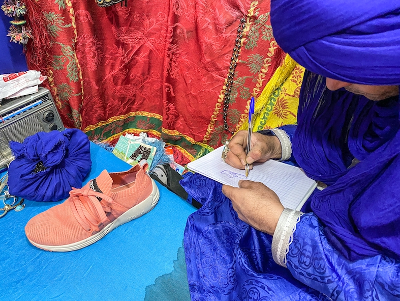 Jamal alle prese con la riproduzione fedele della mia scarpa