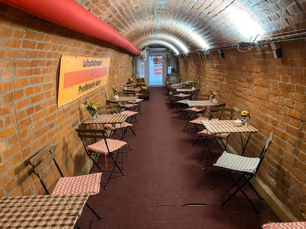 Bunker 10-Z, sala delle colazioni dell’ostello